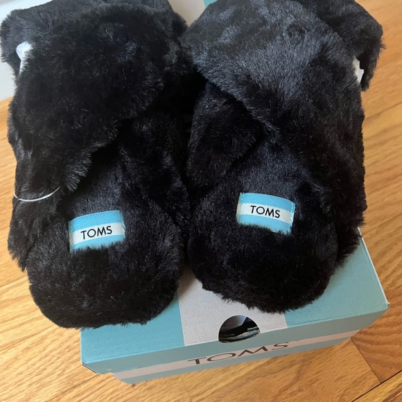 Toms slippers (new) - Picture 4 of 7
